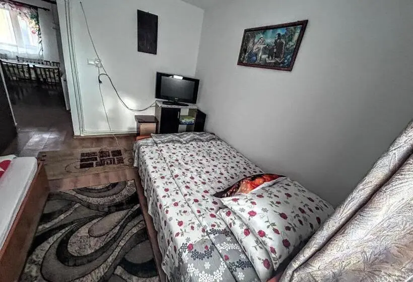 اتاق استاندارد سه تخته با سرویس بهداشتی مشترک, Casa Andreea