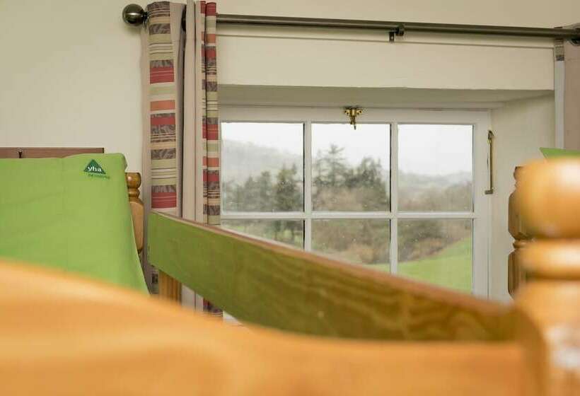 מיטה בחדר מעונות עם מקלחת משותפת, Yha Brecon Beacons Danywenallt   Hostel