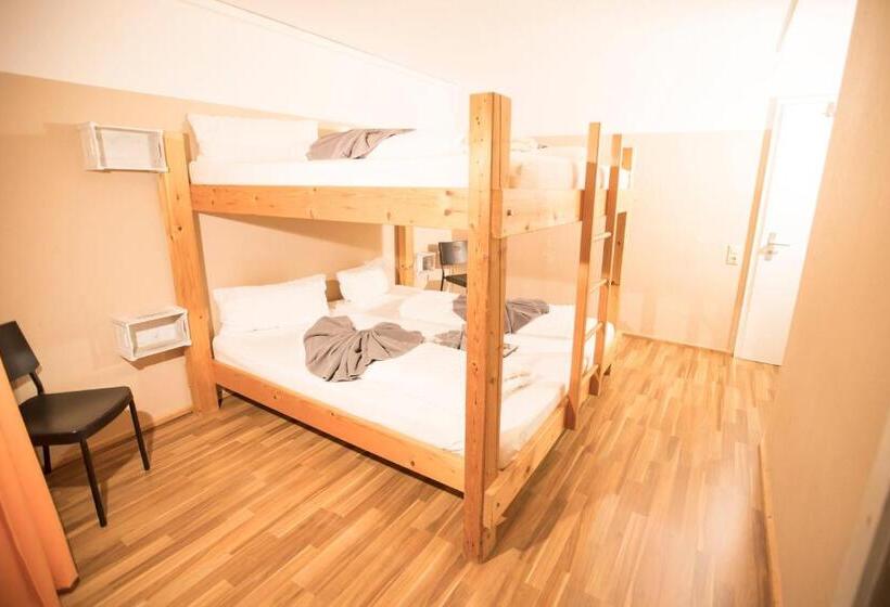 Четырехместный Номер Стандарт с Балконом, Outdoor Zentrum Allgäu  Hostel