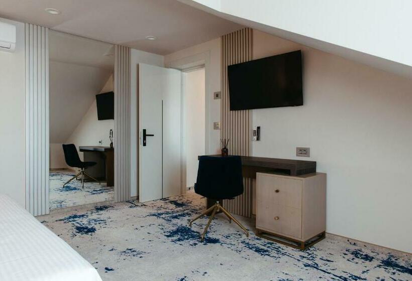 스위트, Pensiunea Iristar