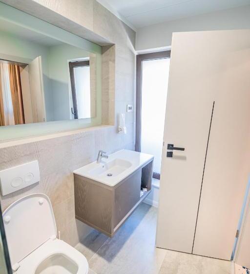 주니어 스위트, Pensiunea Iristar