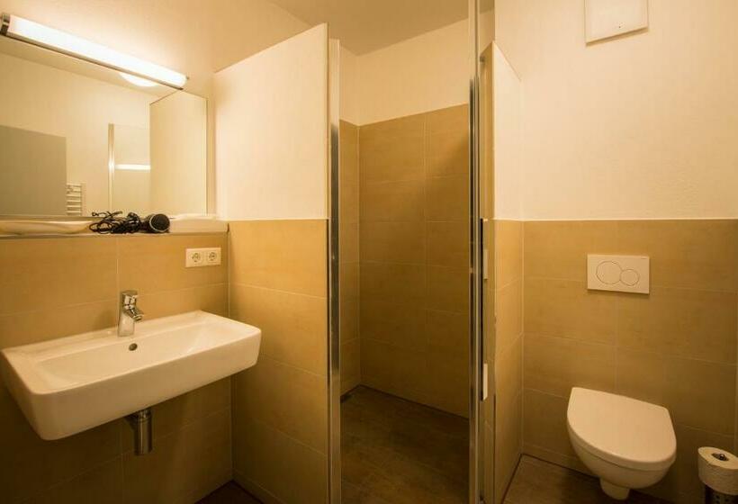 Номер Superior, Viva Bröckel