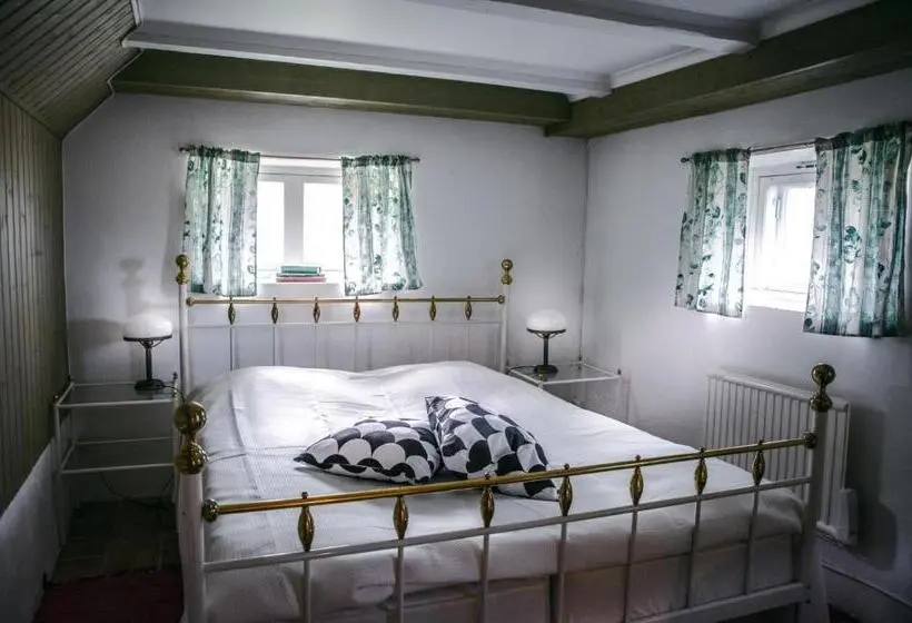 Pokój Trzyosobowy Standard Wspólna Łazienka, änggårde B&b