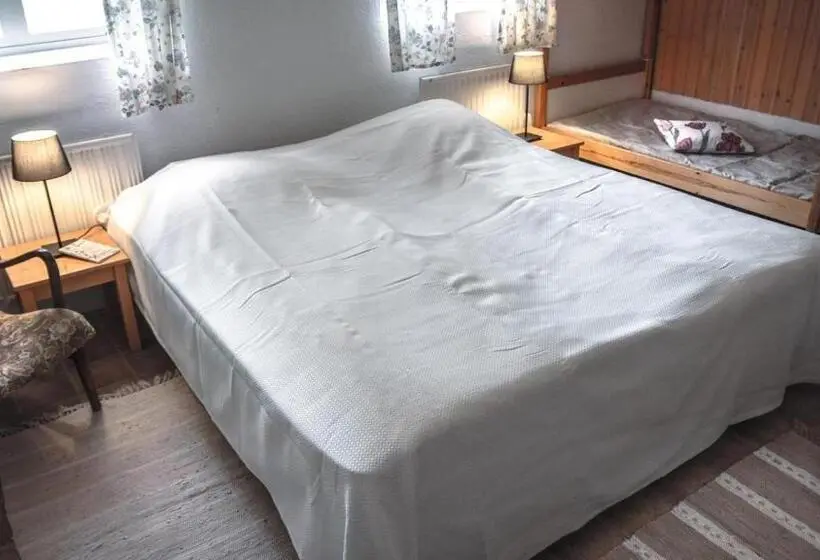 Pokój Rodzinny Wspólna Łazienka, änggårde B&b