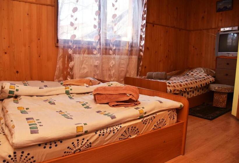 غرفة قياسية ثلاثية, Guest House Mandrivnyi Rooms&apartments