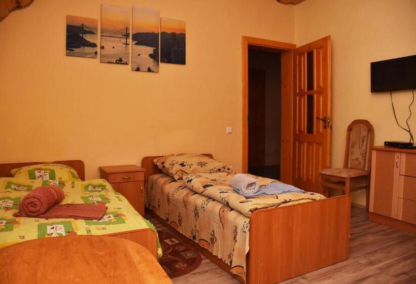 غرفة قياسية ثلاثية, Guest House Mandrivnyi Rooms&apartments