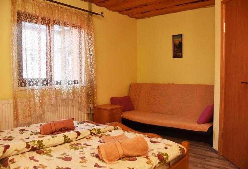 غرفة قياسية ثلاثية, Guest House Mandrivnyi Rooms&apartments