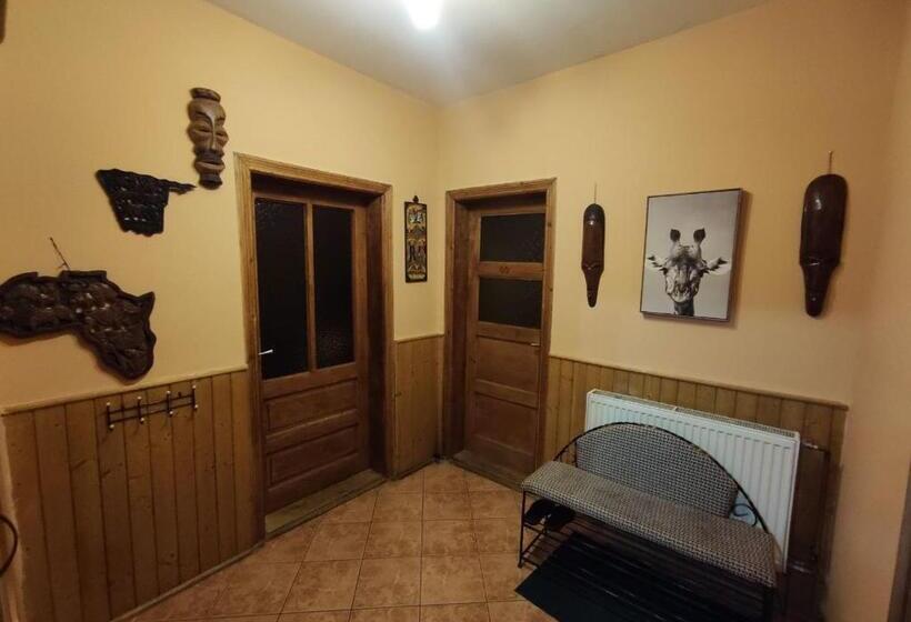 شقة غرفة نوم واحدة بالطابق الأرضى, Guest House Mandrivnyi Rooms&apartments