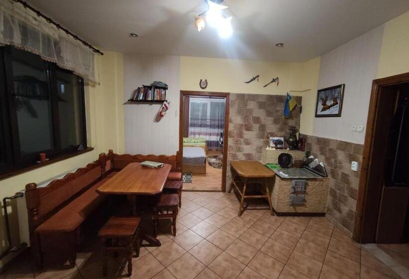 شقة غرفة نوم واحدة بالطابق الأرضى, Guest House Mandrivnyi Rooms&apartments