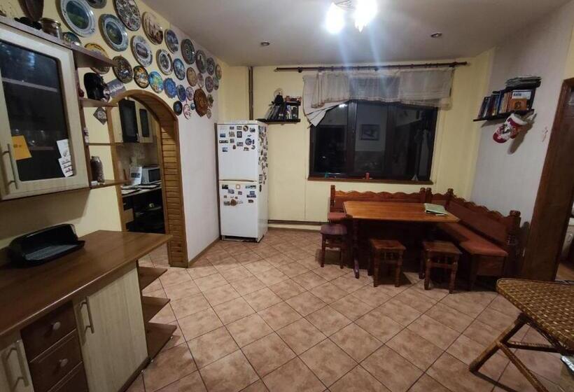 شقة غرفة نوم واحدة بالطابق الأرضى, Guest House Mandrivnyi Rooms&apartments