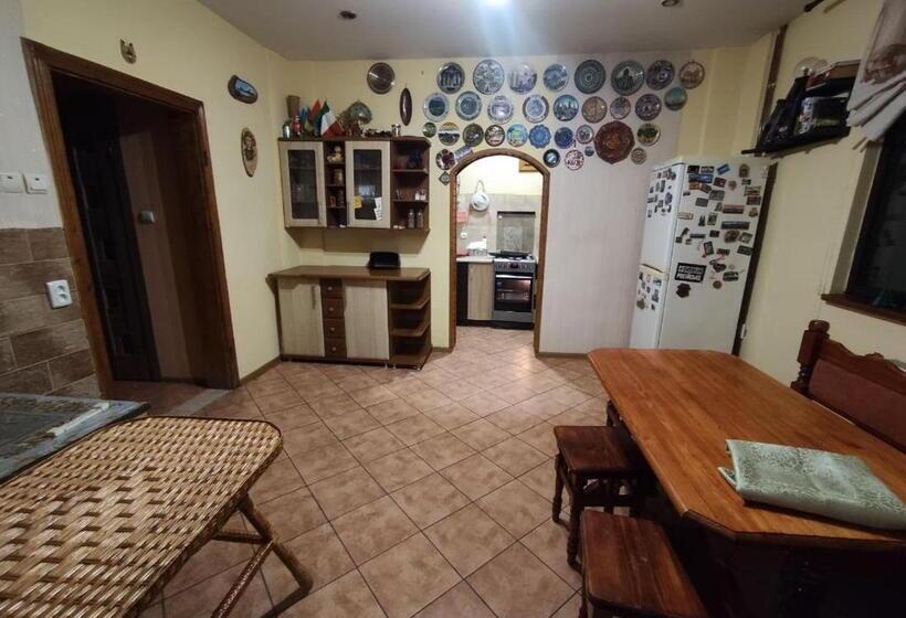 شقة غرفة نوم واحدة بالطابق الأرضى, Guest House Mandrivnyi Rooms&apartments