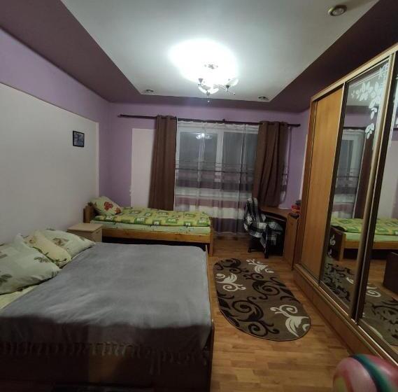 Апартаменты 1 Спальня Нижний Этаж, Guest House Mandrivnyi Rooms&apartments