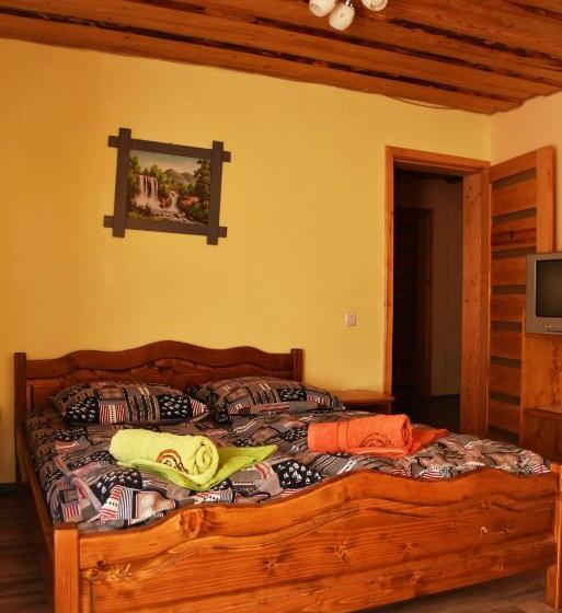 Номер Стандарт Трехместный, Guest House Mandrivnyi Rooms&apartments