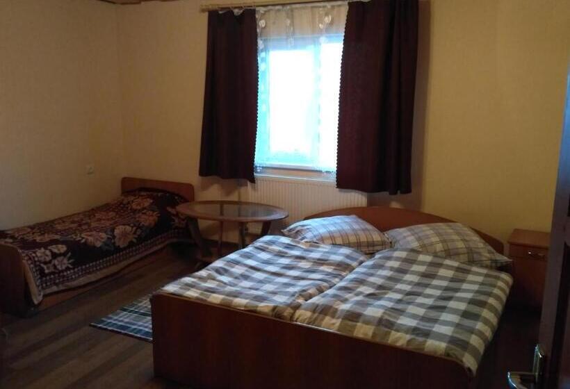 غرفة قياسية ثلاثية, Guest House Mandrivnyi Rooms&apartments