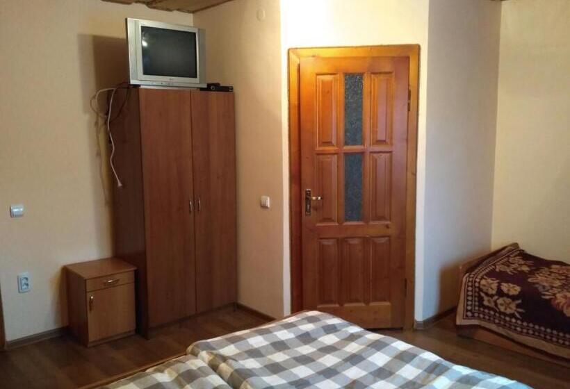 غرفة قياسية ثلاثية, Guest House Mandrivnyi Rooms&apartments