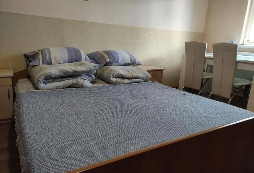 ファミリーステューディオ, Guest House Mandrivnyi Rooms&apartments