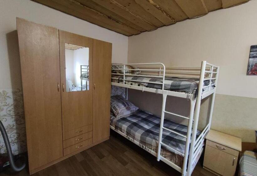 إستديو عائلى, Guest House Mandrivnyi Rooms&apartments