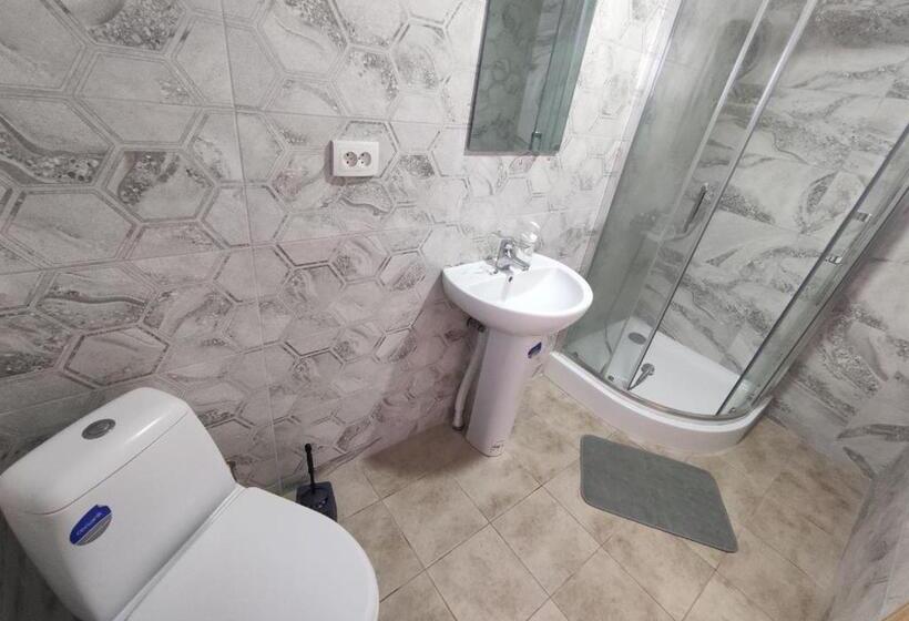 شقة غرفتين, Guest House Mandrivnyi Rooms&apartments