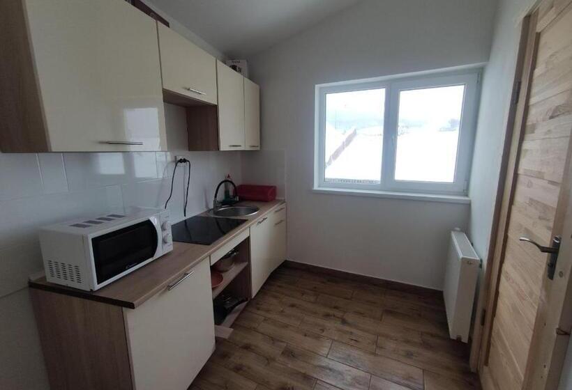 شقة غرفتين, Guest House Mandrivnyi Rooms&apartments