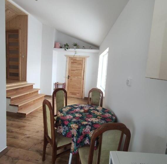 شقة غرفتين, Guest House Mandrivnyi Rooms&apartments