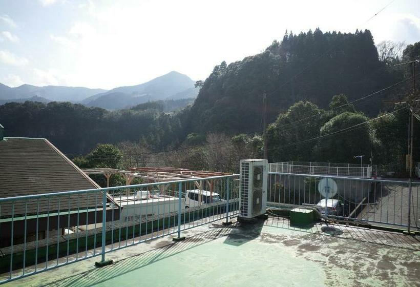 חדר משפחתי, Kashi Besso Takachiho