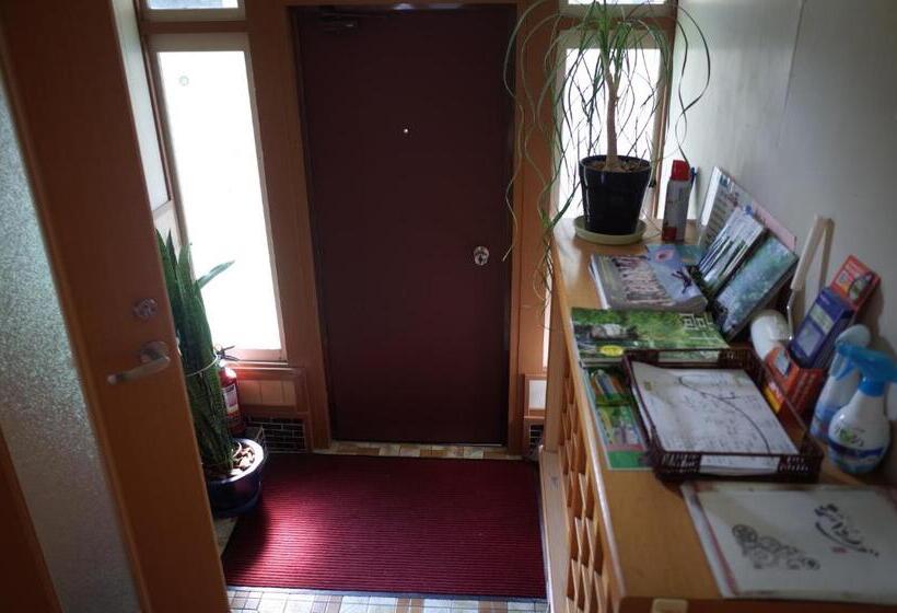 חדר משפחתי, Kashi Besso Takachiho