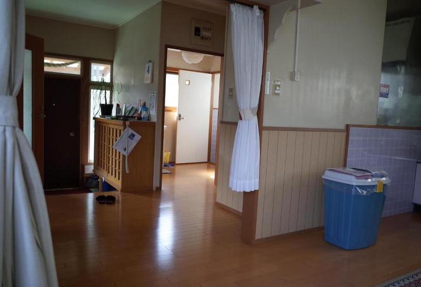 חדר משפחתי, Kashi Besso Takachiho