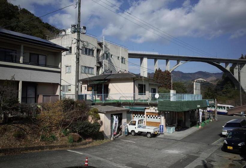 חדר משפחתי, Kashi Besso Takachiho