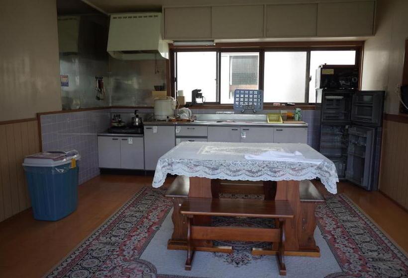 חדר משפחתי, Kashi Besso Takachiho