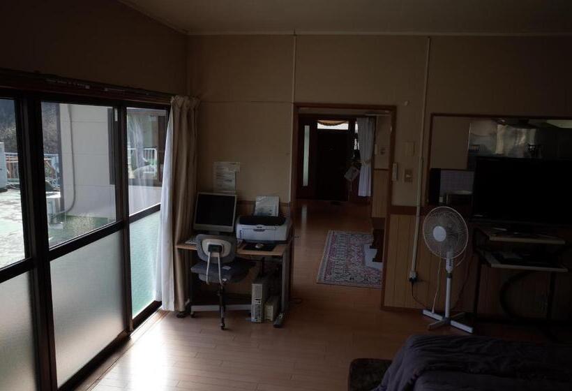 Quarto Familiar, Kashi Besso Takachiho