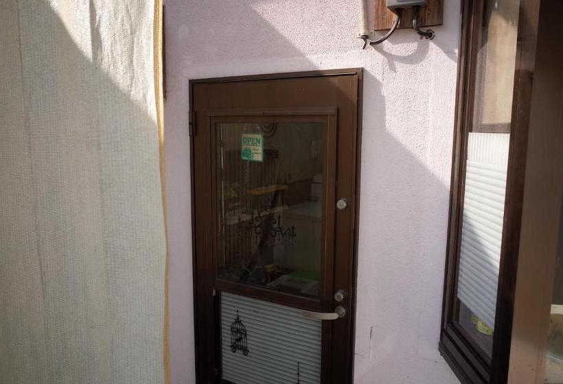 חדר משפחתי, Kashi Besso Takachiho