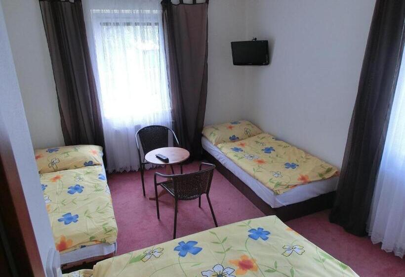 スタンダードトリプルルーム, Vila Evička