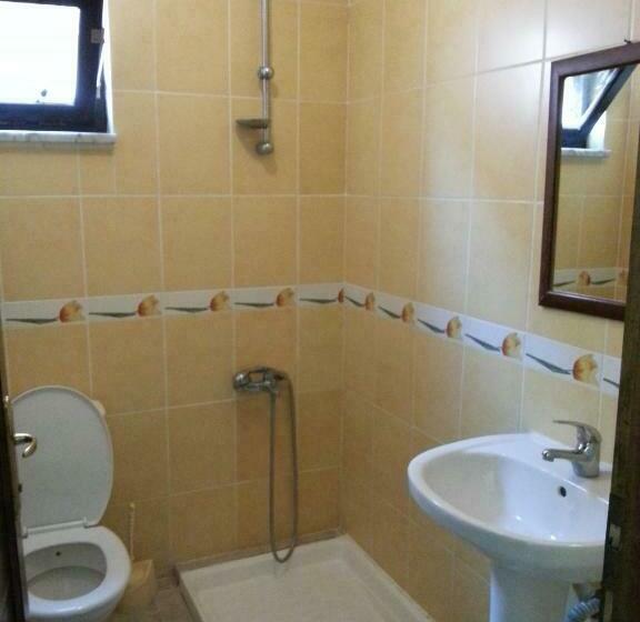 חדר סטנדרט לשלושה, Troia Pension