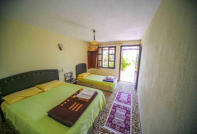 חדר סטנדרט לשלושה, Troia Pension