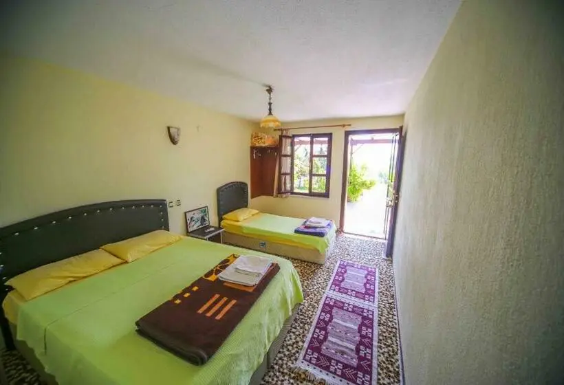 Standard Kolmen Hengen Huone, Troia Pension