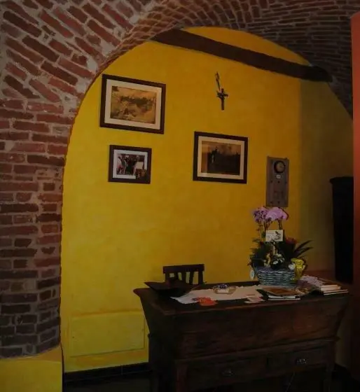 スタンダードルーム, All'ombra Del Castello