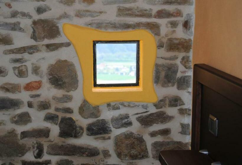 חדר סטנדרט, All'ombra Del Castello