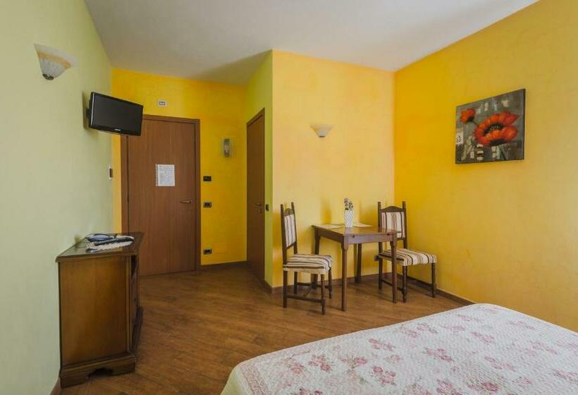 חדר סטנדרט, All'ombra Del Castello