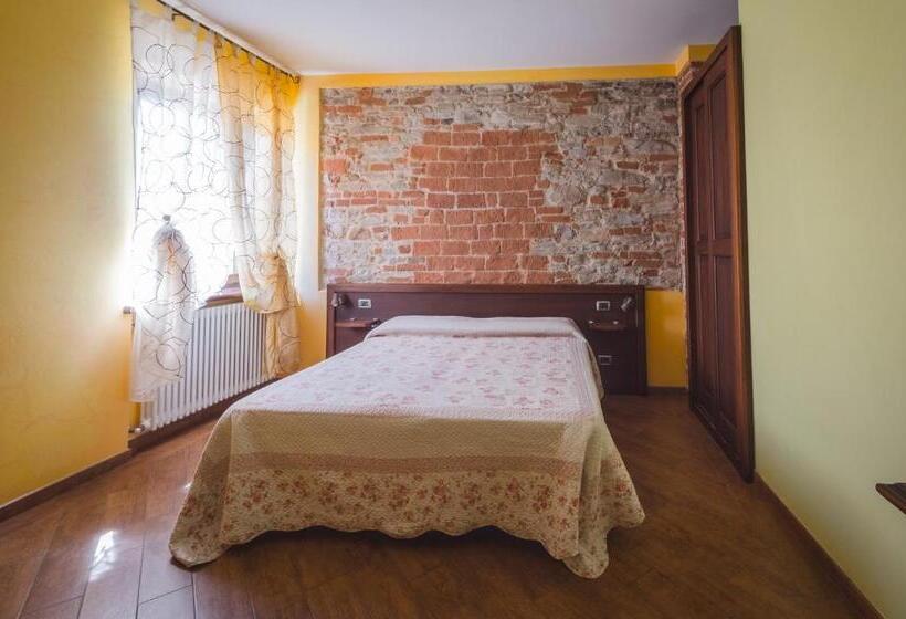 חדר סטנדרט, All'ombra Del Castello