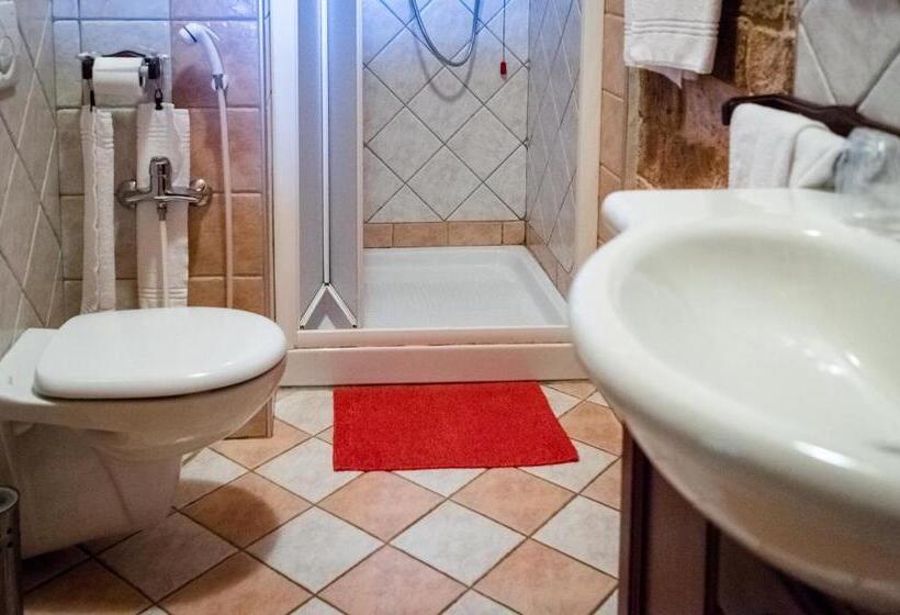 חדר סטנדרט, All'ombra Del Castello