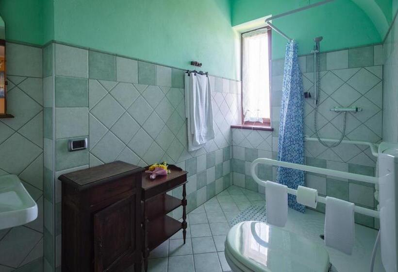 חדר סטנדרט לשלושה, All'ombra Del Castello