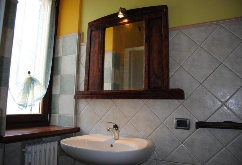 חדר סטנדרט לשלושה, All'ombra Del Castello