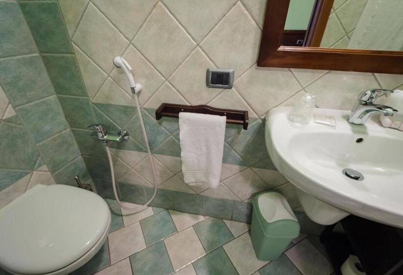 דירת חדר, All'ombra Del Castello