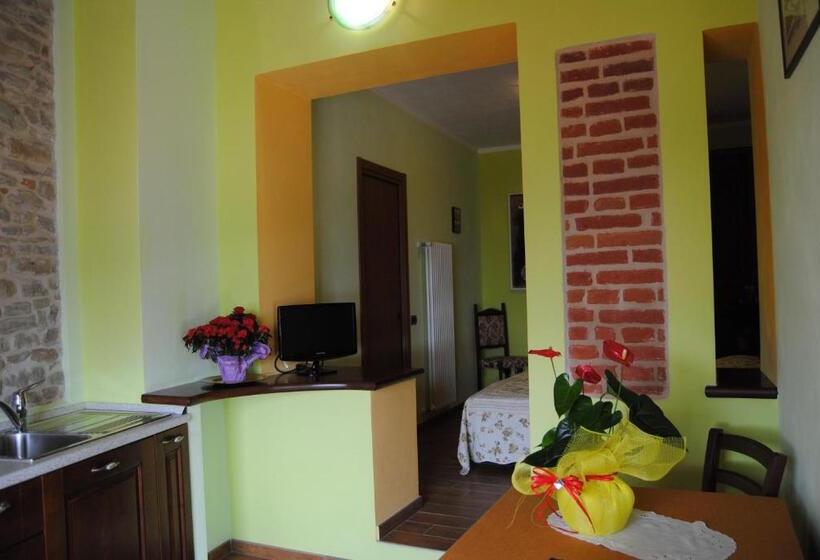 דירת חדר, All'ombra Del Castello