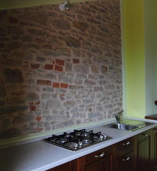 דירת חדר, All'ombra Del Castello