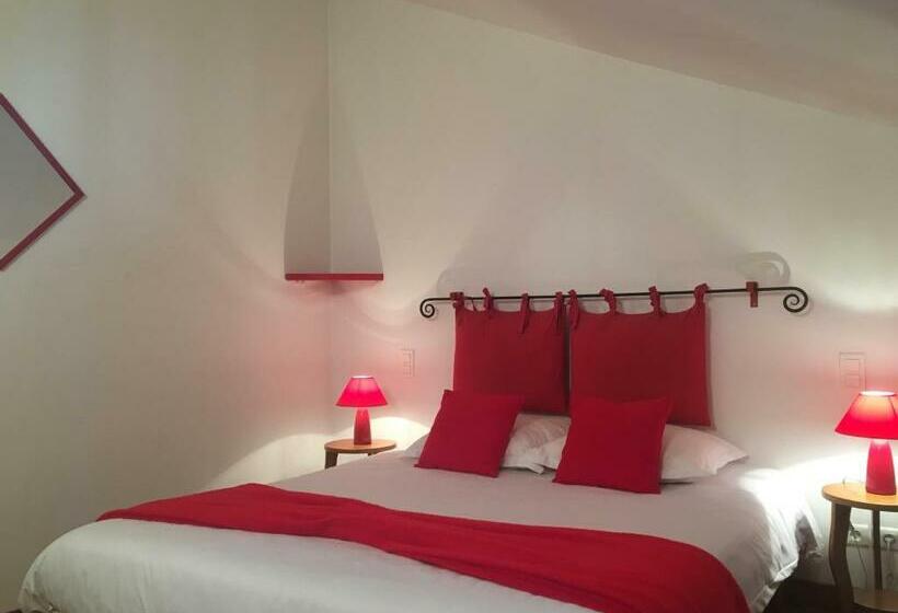 Номер Стандарт с Балконом, Chambres D'hôtes Les Templiers