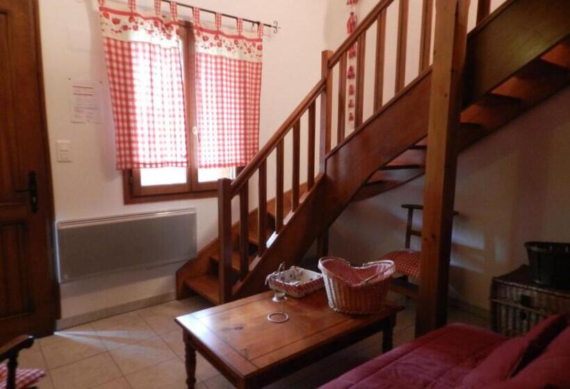 غرفة قياسية مزوَّدة بشُرفة, Chambres D'hôtes Les Templiers