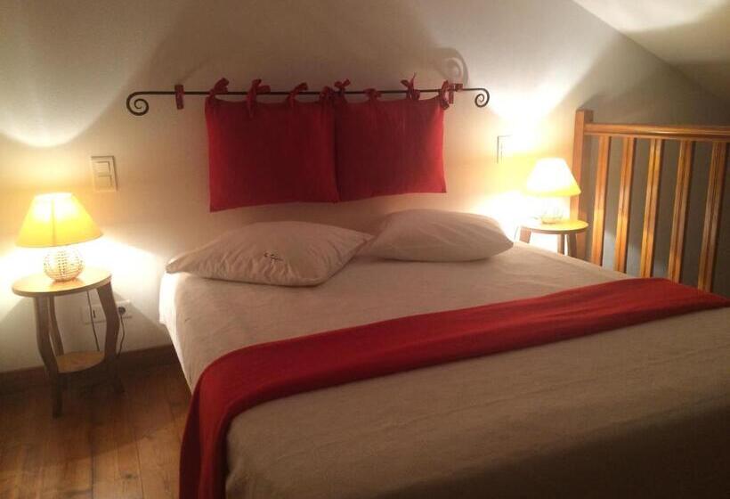 Номер Стандарт с Балконом, Chambres D'hôtes Les Templiers