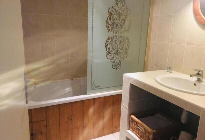 غرفة قياسية, Chambres D'hôtes Les Templiers