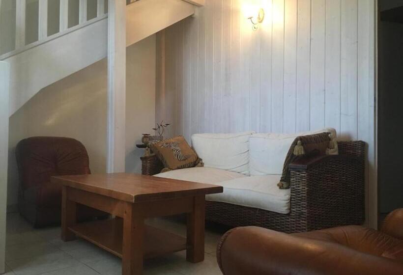 غرفة قياسية, Chambres D'hôtes Les Templiers